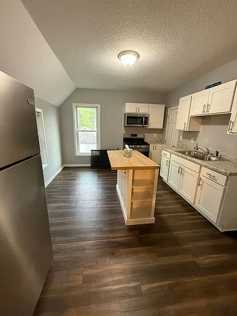 1 bed, 1.0 bath, 800 sqft, $1,320 — Photo 1