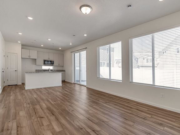 5th image of 164 E Portico Ln