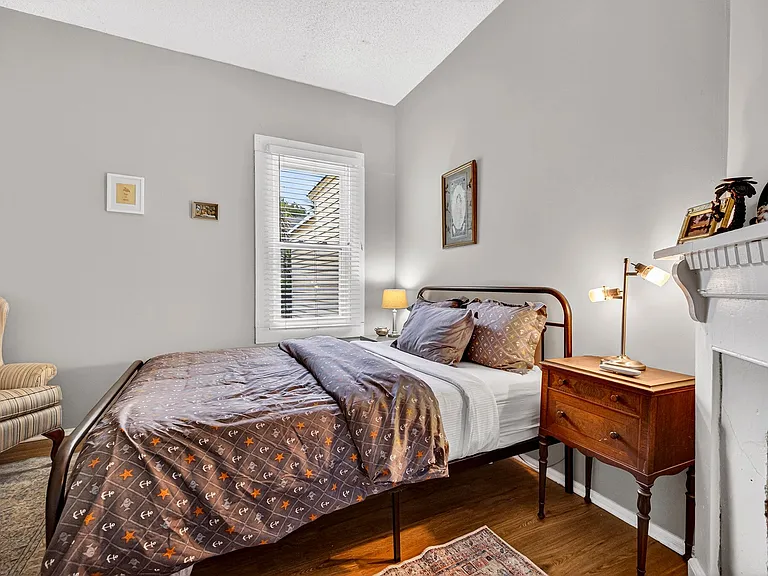 530 E Gordon Ln — Photo 21
