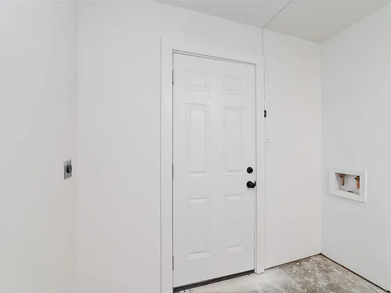 7706 Deadwood Dr — Photo 12