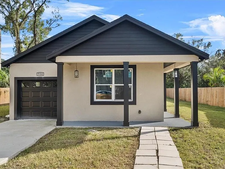 724 W Crescent Dr — Photo 2
