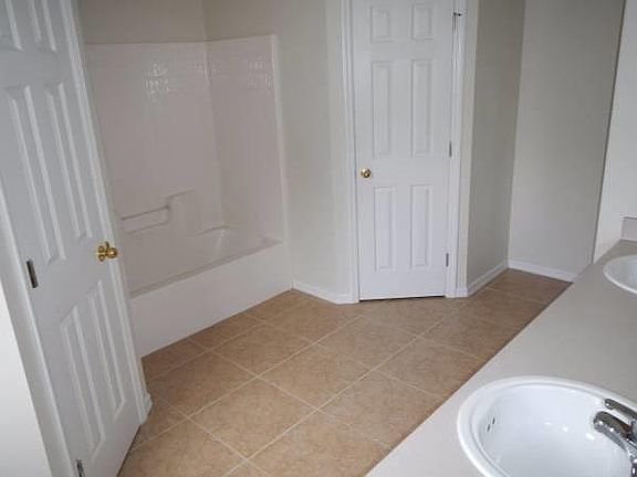4th image of 626 SE Chapman Ave