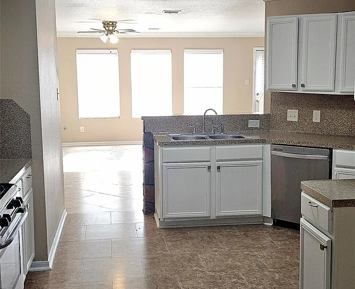 3103 Barkers Crossing Ave — Photo 15