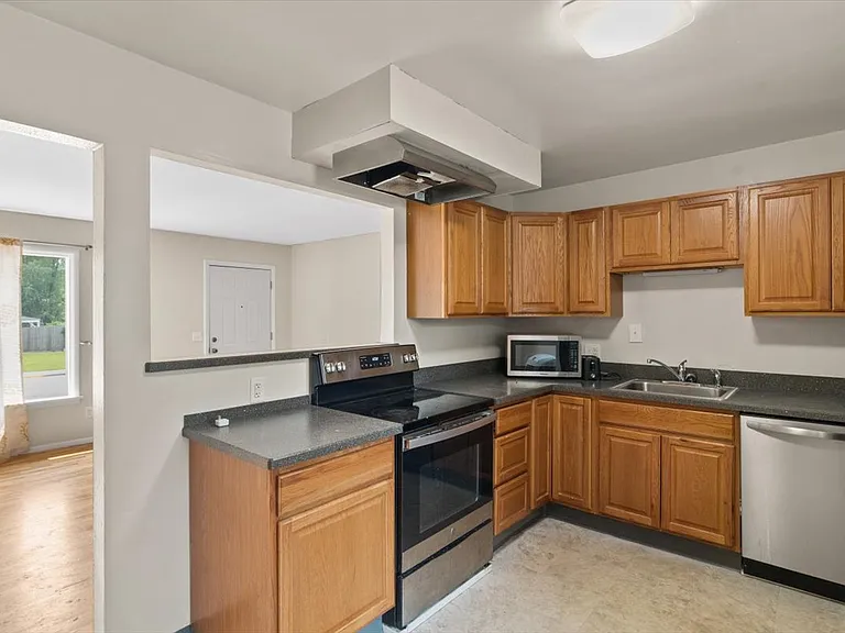 1701 Avenue C — Photo 6