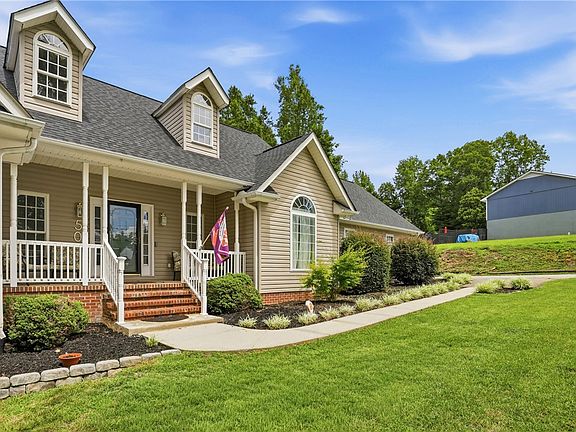 2nd image of 509 Horseshoe Dr