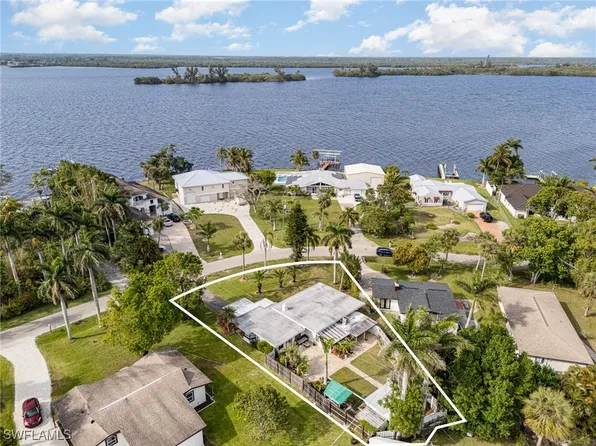 4464 E Riverside Dr, Fort Myers, FL 33905