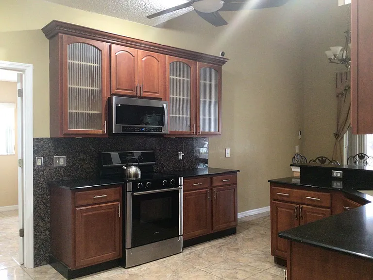 410 Bloomfield Dr — Photo 4