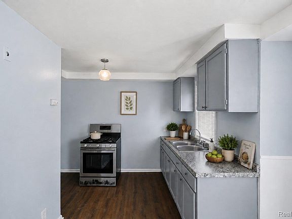 5th image of 18110 Snowden St