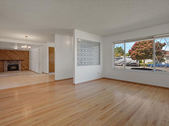 3rd image of 740 La Paloma Way