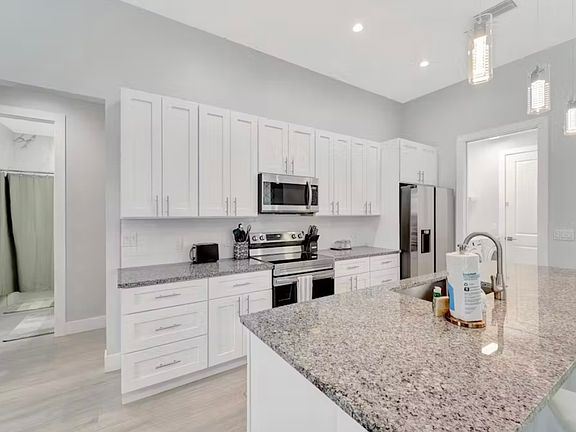3rd image of 3222 SW Santa Barbara Pl
