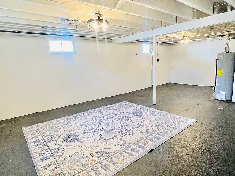 18 Pershing St — Photo 16