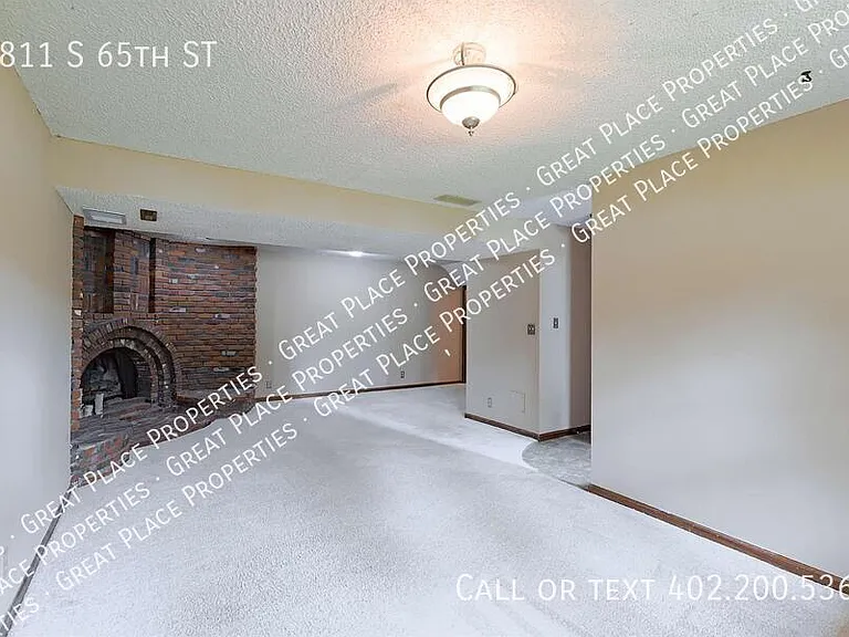 4811 S 65th St — Photo 38