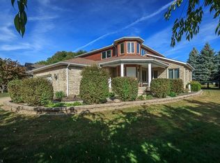 911 Cottonwood Ct, Eastlake, OH 44095