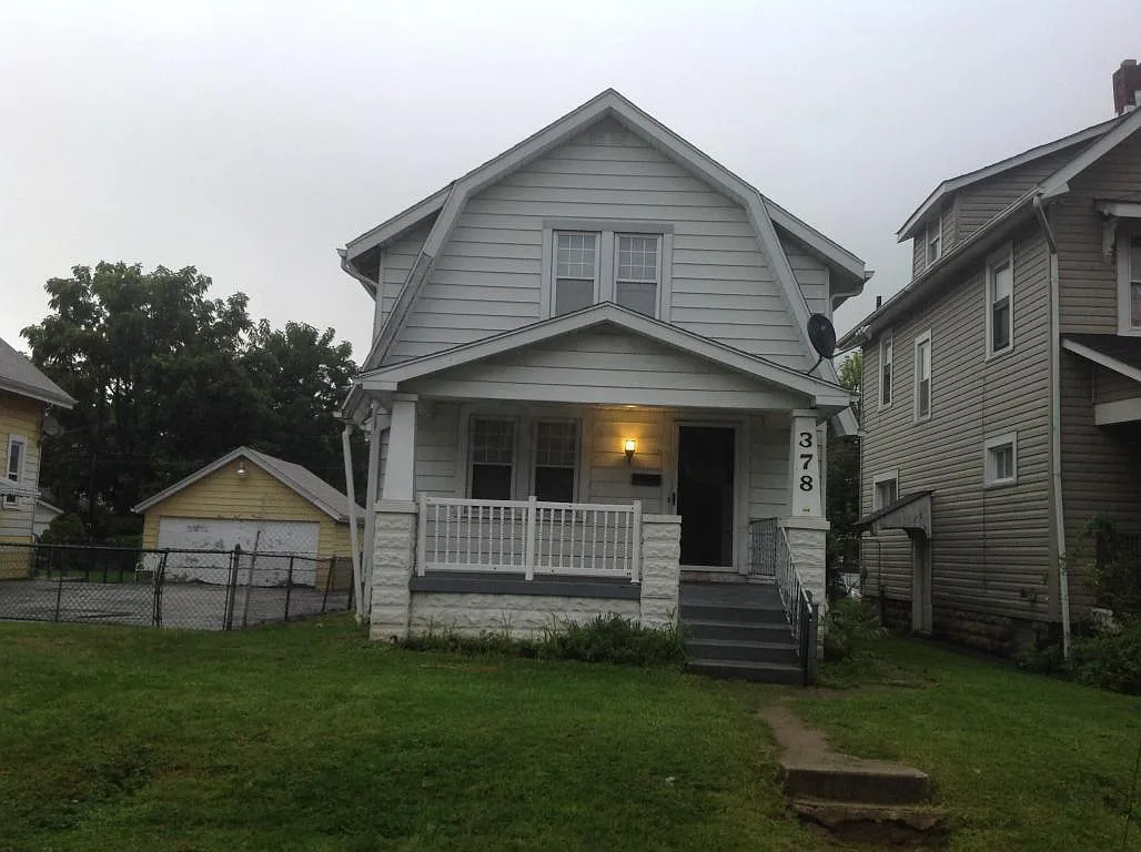 378 S Richardson Ave photo 1