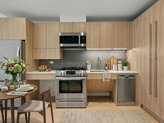 3rd image of 225 W 28th St APT 5F