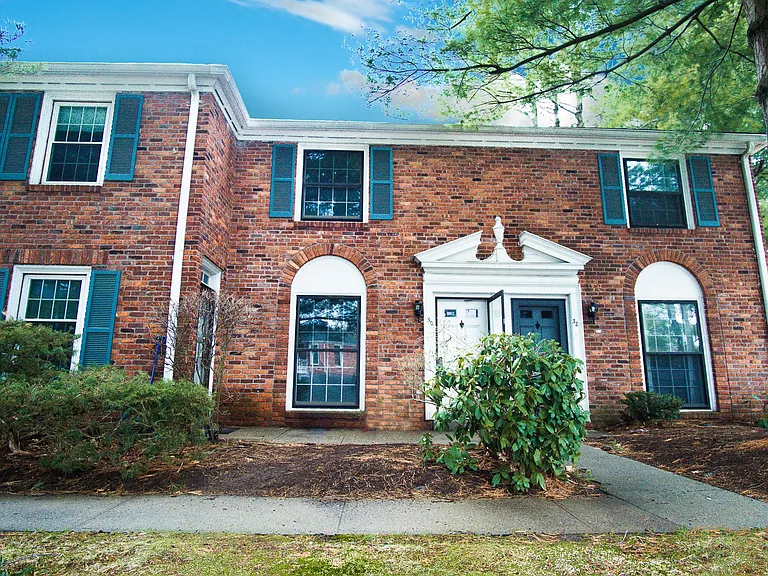 30 Yorktown Dr #30 — Photo 2