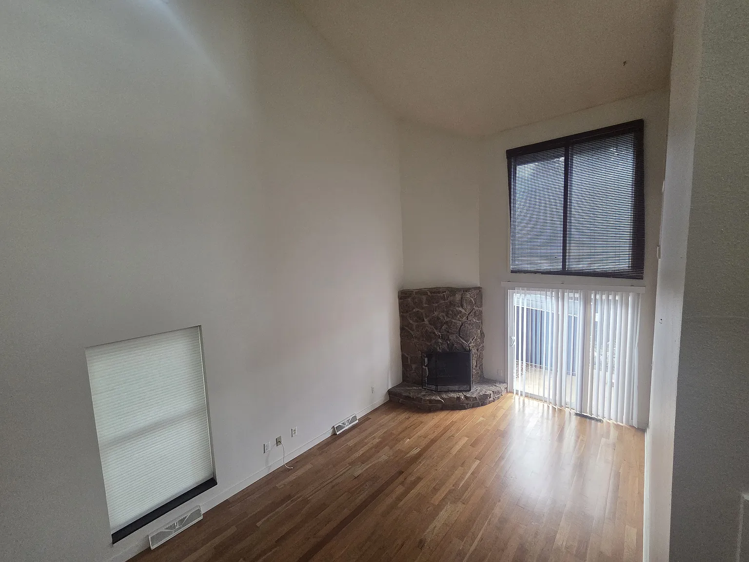 1570 Greenbriar Blvd — Photo 2