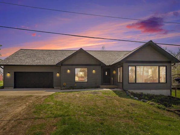 43349 Eagle Lake Dr, Paw Paw, MI 49079