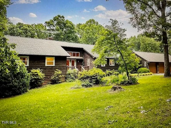2524 Hopkins Rd, Rocky Mount, VA 24151