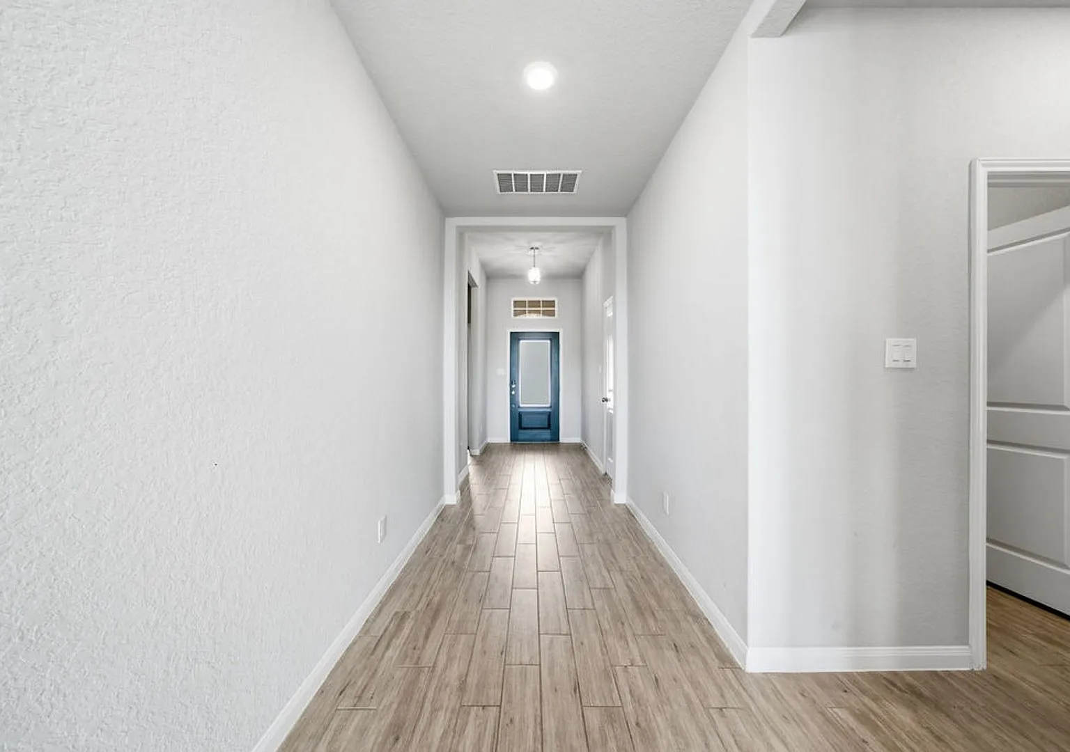 Charming 4-Bedroom Home in Westpoint Community Amenities & Prime Location! — Photo 4