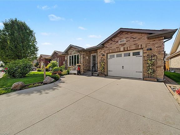 2nd image of 3913 Primrose Ln