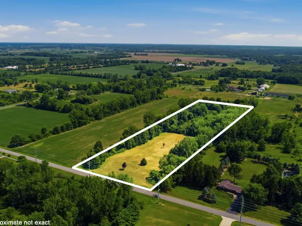 1876 W Rockey Weed Rd, Stevensville, MI 49127