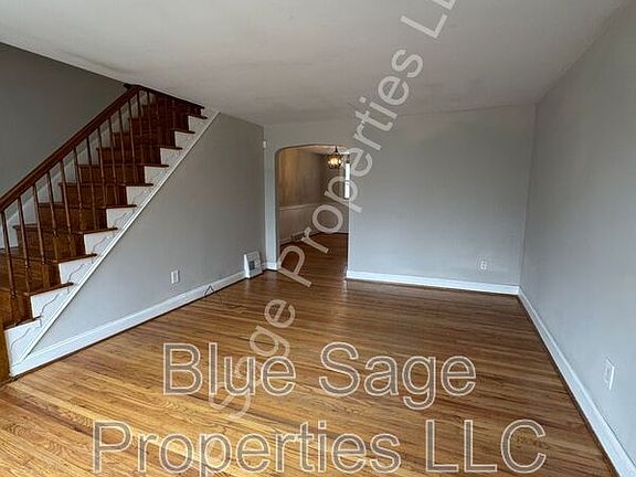 3rd image of 702 Crescent Dr