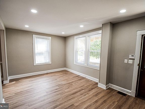 5th image of 3108 Tyndale Ave