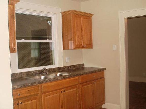5th image of 1108 W Blaine Ave
