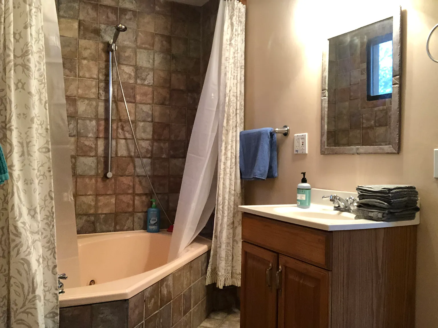 1 bed, 680 sqft, $1,700 — Photo 3