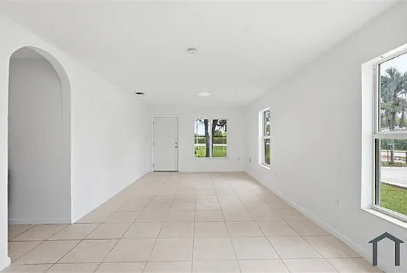 3 bed, 1300 sqft, $2,300 — Photo 4
