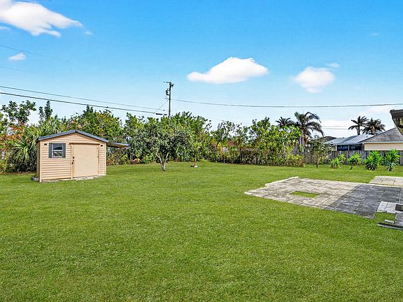3rd image of 456 SW Kestor Drive