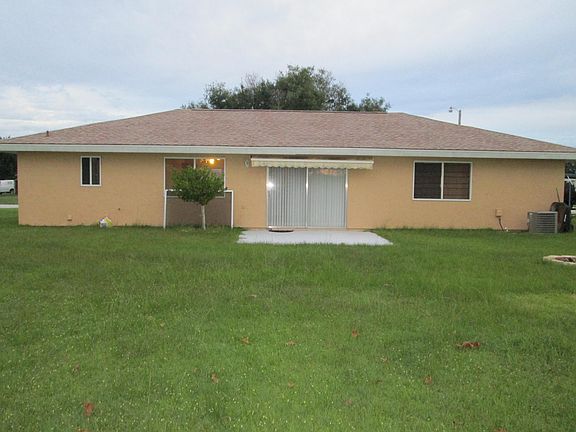 5th image of 1612 SE Cascella Court