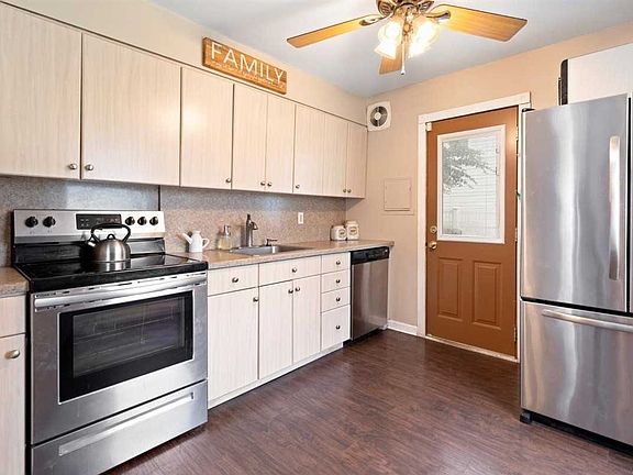3rd image of 18 Crabtree Ln