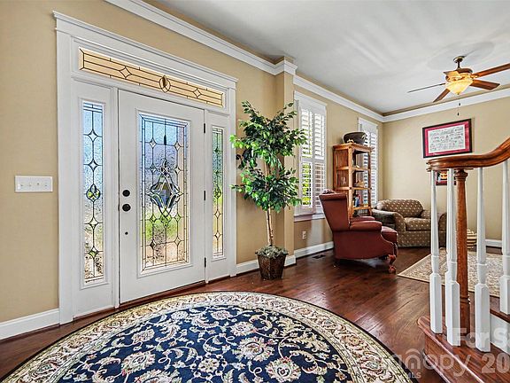 5th image of 515 Academy St
