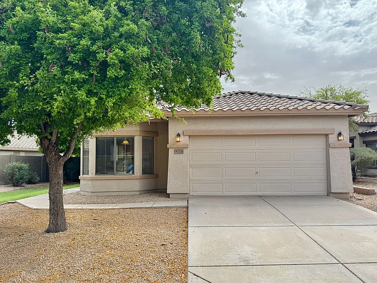 40228 N Patriot Way — Photo 1