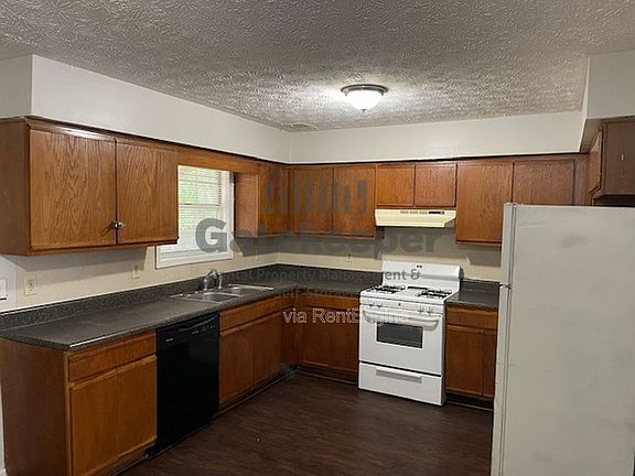 3rd image of 2871 Old South Dr