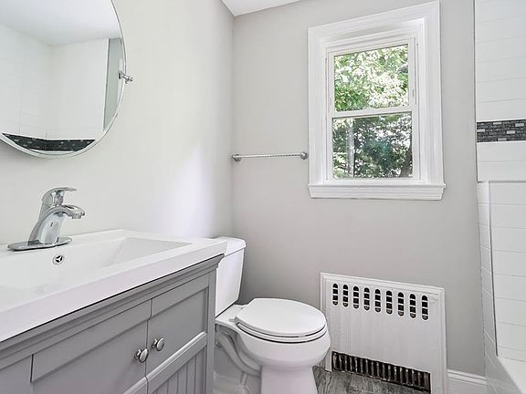 2nd image of 903 Howard Ave #2