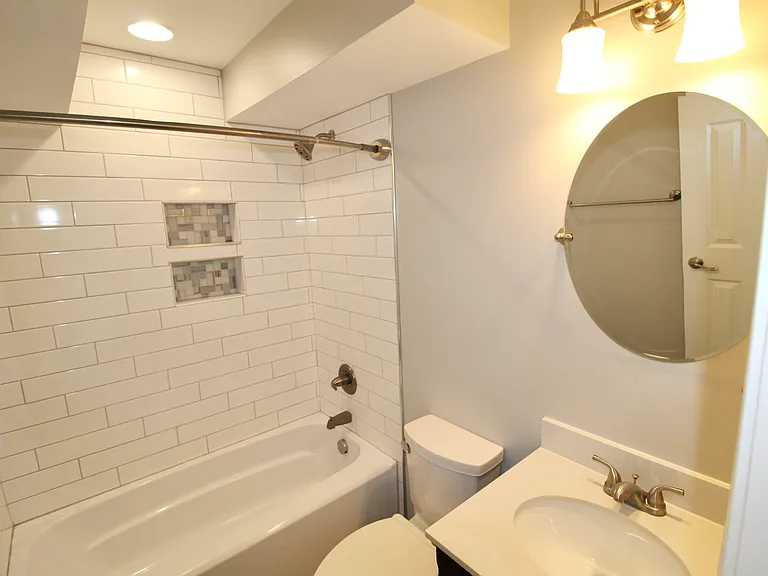 1360 Hunters Rd #D — Photo 9