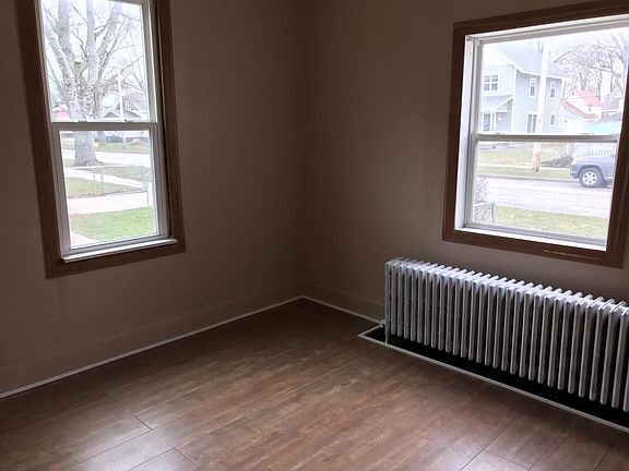 2nd image of 27 W 18th St
