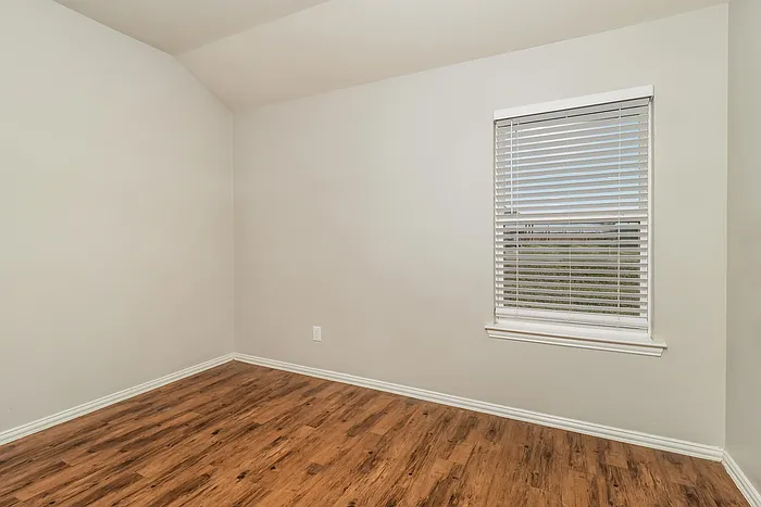 300 Windmill Ct — Photo 14