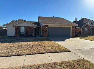 644 Fire Light Dr, Moore, OK 73160