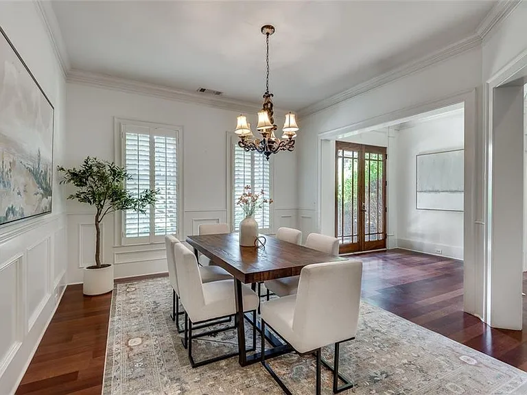 240 Lullwater Ct — Photo 8