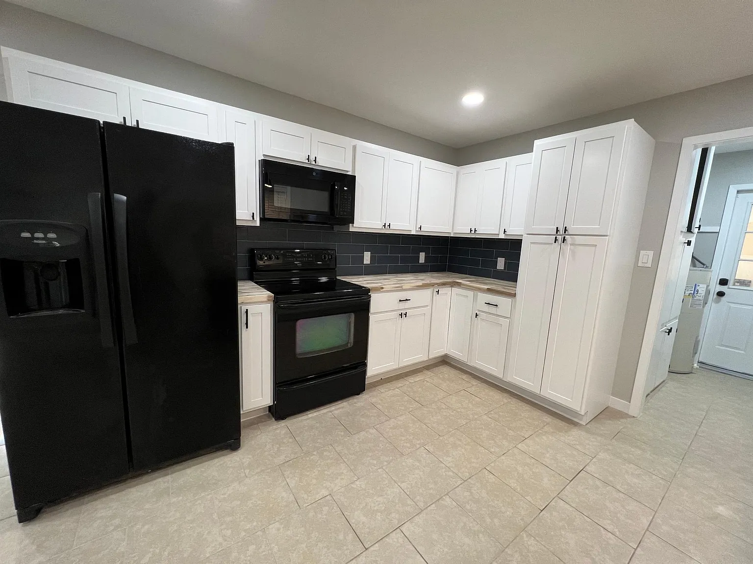 4 bed, 1712 sqft, $2,000 — Photo 3