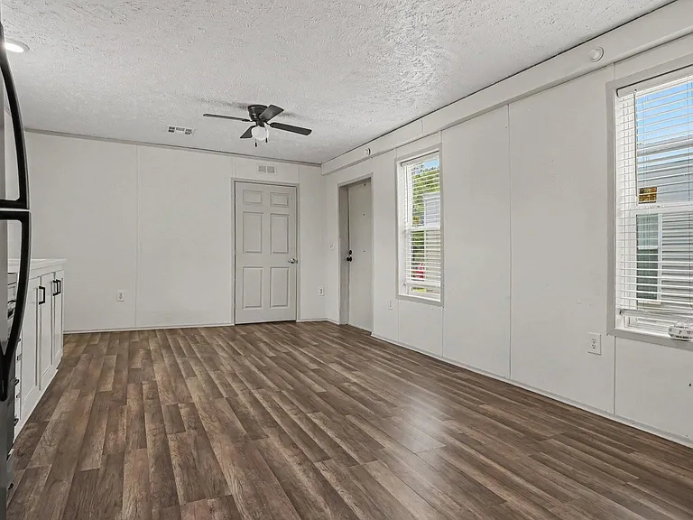 25024 Twin Oaks Dr — Photo 7