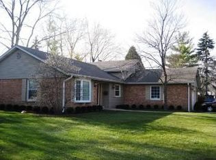 15 Canterbury, Mount Prospect, IL 60004