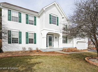 1498 Fairhills Dr, Dundee, IL 60118