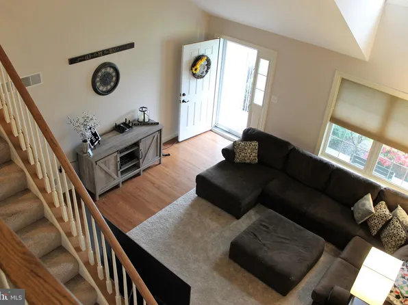 5146 Oak Leaf Dr, Mount Joy, PA 17552