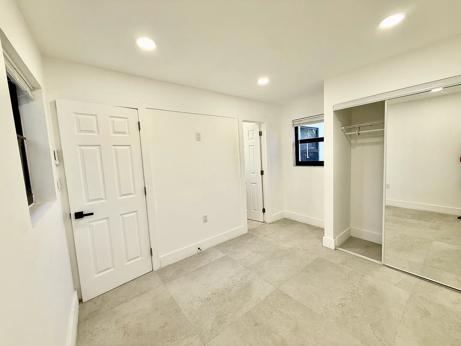 Studio, 650 sqft, $1,500 — Photo 2