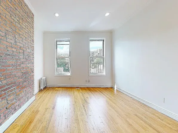 86 Bradhurst Avenue image 4 of 9